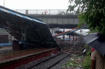 9 injured after foot overbridge collapses at Bhopal station | 9 injured after foot overbridge collapses at Bhopal station 9 injured after foot overbridge collapses at Bhopal station | 9 injured after foot overbridge collapses at Bhopal station