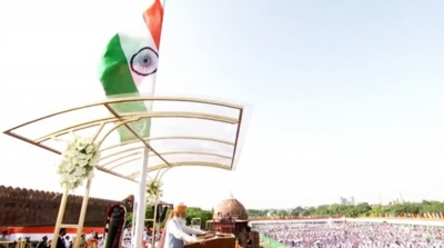 Modi unfurls Tricolour at Red Fort as India celebrates 75th I-Day | Modi unfurls Tricolour at Red Fort as India celebrates 75th I-Day