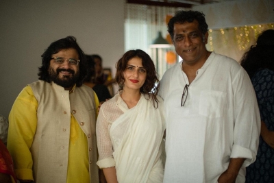 Fatima Sana Shaikh shares pics from Anurag Basu's Saraswati pooja celebration | Fatima Sana Shaikh shares pics from Anurag Basu's Saraswati pooja celebration