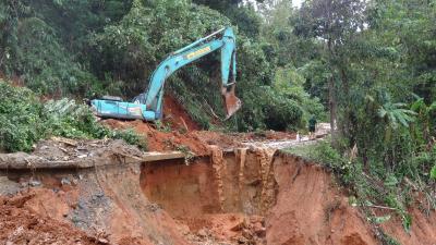 Typhoon Molave leaves 27 dead, 50 missing in Vietnam | Typhoon Molave leaves 27 dead, 50 missing in Vietnam Typhoon Molave leaves 27 dead, 50 missing in Vietnam | Typhoon Molave leaves 27 dead, 50 missing in Vietnam