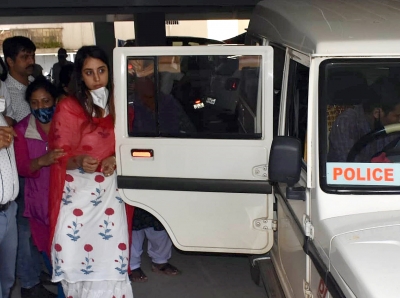 Sandalwood drug case: Jailed actress Ragini shifted to hospital | Sandalwood drug case: Jailed actress Ragini shifted to hospital Sandalwood drug case: Jailed actress Ragini shifted to hospital | Sandalwood drug case: Jailed actress Ragini shifted to hospital