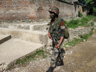 Encounter breaks out in Kashmir's Pulwama | Encounter breaks out in Kashmir's Pulwama