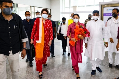 Priyanka Gandhi arrives in Lucknow on two-day visit | Priyanka Gandhi arrives in Lucknow on two-day visit