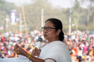 Mamata Banerjee rides e-scooter to protest petrol price hike | Mamata Banerjee rides e-scooter to protest petrol price hike