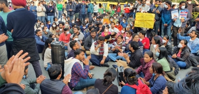 Agitating Delhi doctors to continue protest till FIRs are withdrawn | Agitating Delhi doctors to continue protest till FIRs are withdrawn