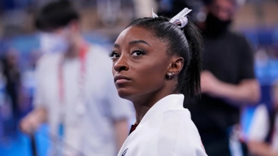 Simone Biles pulls out of vault and uneven bars finals at Olympics | Simone Biles pulls out of vault and uneven bars finals at Olympics