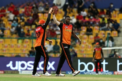 IPL 2021: Hyderabad hold nerve to clinch a thrilling win over Bangalore | IPL 2021: Hyderabad hold nerve to clinch a thrilling win over Bangalore