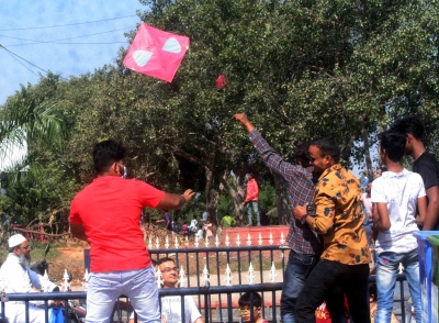 Hyderabad police prohibits kite flying on roads, around places of worship | Hyderabad police prohibits kite flying on roads, around places of worship