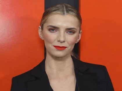 Betty Gilpin roped in for Showtime drama 'Three Women' | Betty Gilpin roped in for Showtime drama 'Three Women'
