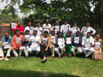 MP crisis: 19 Cong MLAs submit resignations to Speaker | MP crisis: 19 Cong MLAs submit resignations to Speaker MP crisis: 19 Cong MLAs submit resignations to Speaker | MP crisis: 19 Cong MLAs submit resignations to Speaker