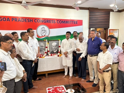 Cong leaders in Goa come together to pay tributes to Mahatma Gandhi, Shastri | Cong leaders in Goa come together to pay tributes to Mahatma Gandhi, Shastri
