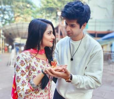 Hitesh Bharadwaj, Akshita Mudgal visit Siddhivinayak temple to seek blessings for 'Iss Mod Se Jaate Hain' | Hitesh Bharadwaj, Akshita Mudgal visit Siddhivinayak temple to seek blessings for 'Iss Mod Se Jaate Hain' Hitesh Bharadwaj, Akshita Mudgal visit Siddhivinayak temple to seek blessings for 'Iss Mod Se Jaate Hain' | Hitesh Bharadwaj, Akshita Mudgal visit Siddhivinayak temple to seek blessings for 'Iss Mod Se Jaate Hain'