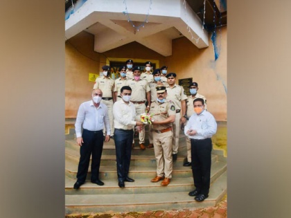 Goa CM visits Pernem Police Station, felicitates entire staff for cracking major drug case | Goa CM visits Pernem Police Station, felicitates entire staff for cracking major drug case
