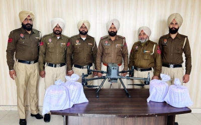 Two drug trade kingpins held in Punjab, 10 kg heroin, drone seized | Two drug trade kingpins held in Punjab, 10 kg heroin, drone seized
