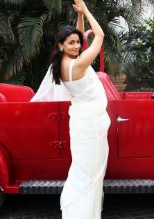 Alia glows in pristine white as she promotes 'Gangubai Kathiawadi' in capital | Alia glows in pristine white as she promotes 'Gangubai Kathiawadi' in capital