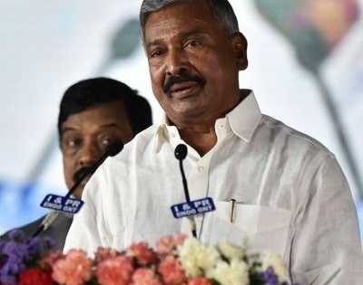 Narrow escape for Andhra minister, MP | Narrow escape for Andhra minister, MP