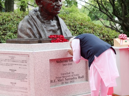 Modi unveils Mahatma Gandhi's bust in Hiroshima, says Gandhian ideals of peace reverberate globally | Modi unveils Mahatma Gandhi's bust in Hiroshima, says Gandhian ideals of peace reverberate globally