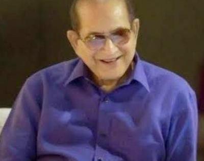 Hundreds of fans pay last respects to veteran Tollywood actor Krishna | Hundreds of fans pay last respects to veteran Tollywood actor Krishna Hundreds of fans pay last respects to veteran Tollywood actor Krishna | Hundreds of fans pay last respects to veteran Tollywood actor Krishna