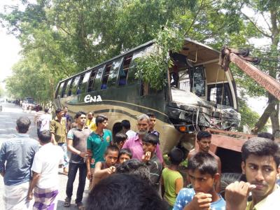 8 killed, 20 injured after bus slams into tree in B'desh | 8 killed, 20 injured after bus slams into tree in B'desh