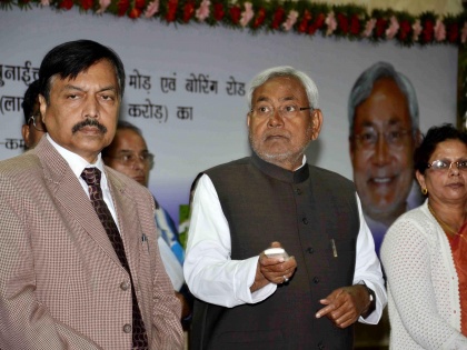 Nitish calls legislators meet, sparks off speculations | Nitish calls legislators meet, sparks off speculations