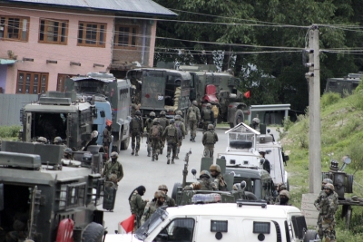 J&K: Two soldiers injured in ongoing Anantnag gunfight | J&K: Two soldiers injured in ongoing Anantnag gunfight J&K: Two soldiers injured in ongoing Anantnag gunfight | J&K: Two soldiers injured in ongoing Anantnag gunfight