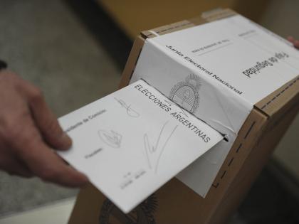 Argentina's third-placed presidential candidate backs oppn contender for runoff | Argentina's third-placed presidential candidate backs oppn contender for runoff Argentina's third-placed presidential candidate backs oppn contender for runoff | Argentina's third-placed presidential candidate backs oppn contender for runoff