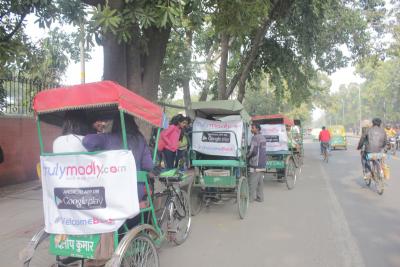 Delhi-NCR: Crowded e-rickshaws, no masks, buzzing markets | Delhi-NCR: Crowded e-rickshaws, no masks, buzzing markets