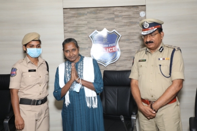 Top woman Maoist leader surrenders before Telangana DGP | Top woman Maoist leader surrenders before Telangana DGP