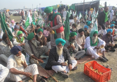 36 farmer leaders head to Delhi venue to hold talks with Centre | 36 farmer leaders head to Delhi venue to hold talks with Centre 36 farmer leaders head to Delhi venue to hold talks with Centre | 36 farmer leaders head to Delhi venue to hold talks with Centre
