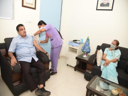 Nitin Gadkari receives second dose of COVID-19 vaccine at AIIMS Nagpur | Nitin Gadkari receives second dose of COVID-19 vaccine at AIIMS Nagpur