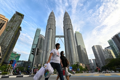 Travel between Malaysia, Singapore resumes as Vaccinated Travel Lane kicks off | Travel between Malaysia, Singapore resumes as Vaccinated Travel Lane kicks off
