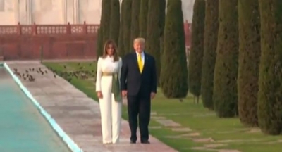 Trump walks hand in hand with wife at Taj Mahal | Trump walks hand in hand with wife at Taj Mahal Trump walks hand in hand with wife at Taj Mahal | Trump walks hand in hand with wife at Taj Mahal