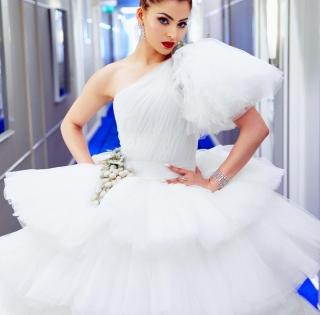 Urvashi Rautela turns Snow White as she makes Cannes debut | Urvashi Rautela turns Snow White as she makes Cannes debut