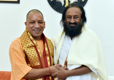 Sri Sri Ravi Shankar meets CM Yogi Adityanath in Mahakumbhnagar | Sri Sri Ravi Shankar meets CM Yogi Adityanath in Mahakumbhnagar Sri Sri Ravi Shankar meets CM Yogi Adityanath in Mahakumbhnagar | Sri Sri Ravi Shankar meets CM Yogi Adityanath in Mahakumbhnagar