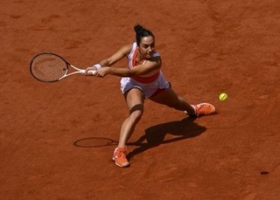 French Open: Trevisan surges past Fernandez for first major semifinal | French Open: Trevisan surges past Fernandez for first major semifinal