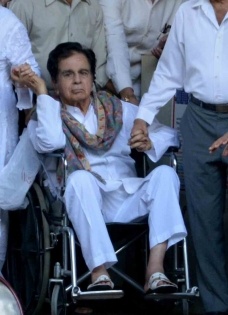Dilip Kumar hospitalised after experiencing breathlessness | Dilip Kumar hospitalised after experiencing breathlessness