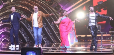 RJ Malishka surprises 'Indian Idol 13' contestant with her special vada pav treat | RJ Malishka surprises 'Indian Idol 13' contestant with her special vada pav treat