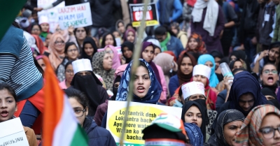 Reading, knitting keep anti-CAA protesters busy in UP | Reading, knitting keep anti-CAA protesters busy in UP Reading, knitting keep anti-CAA protesters busy in UP | Reading, knitting keep anti-CAA protesters busy in UP
