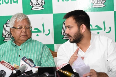 Tejashwi meets Lalu, two ministers not allowed to meet RJD chief | Tejashwi meets Lalu, two ministers not allowed to meet RJD chief