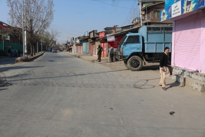 Covid-19 scare: Strict restrictions enforced across Srinagar | Covid-19 scare: Strict restrictions enforced across Srinagar