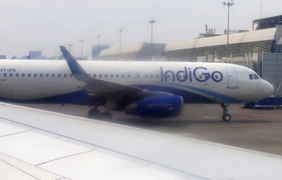 2 drunk passengers onboard IndiGo Dubai-Mumbai flight create ruckus | 2 drunk passengers onboard IndiGo Dubai-Mumbai flight create ruckus