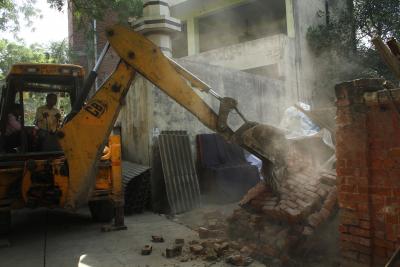 Bulldozers to raze encroachments in Delhi's Jahangirpuri | Bulldozers to raze encroachments in Delhi's Jahangirpuri Bulldozers to raze encroachments in Delhi's Jahangirpuri | Bulldozers to raze encroachments in Delhi's Jahangirpuri