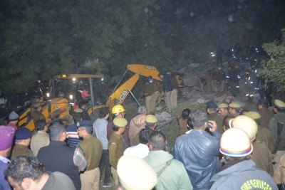 12 rescued after building collapses in Lucknow | 12 rescued after building collapses in Lucknow