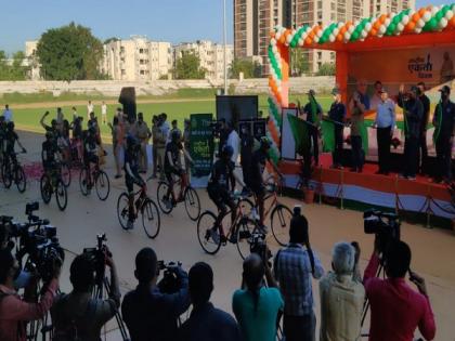 Gujarat CM flags off ITBP Cycle Rally from Ahmedabad | Gujarat CM flags off ITBP Cycle Rally from Ahmedabad