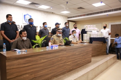 'Hawala' racket busted in Hyderabad, Rs 3.75 cr cash seized | 'Hawala' racket busted in Hyderabad, Rs 3.75 cr cash seized