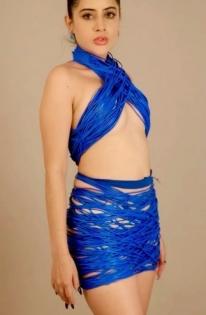 Bizarre: Uorfi Javed dresses up in just blue wires! | Bizarre: Uorfi Javed dresses up in just blue wires!