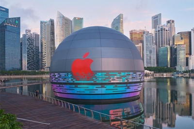 World's first floating Apple store opens in Singapore | World's first floating Apple store opens in Singapore