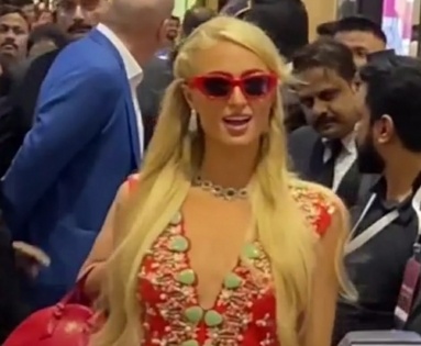 Paris Hilton goes desi for her perfume launch event in Mumbai | Paris Hilton goes desi for her perfume launch event in Mumbai