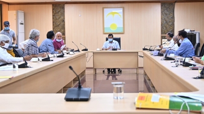 Delhi govt forms panel to 'de-escalate' Covid-dedicated beds | Delhi govt forms panel to 'de-escalate' Covid-dedicated beds Delhi govt forms panel to 'de-escalate' Covid-dedicated beds | Delhi govt forms panel to 'de-escalate' Covid-dedicated beds