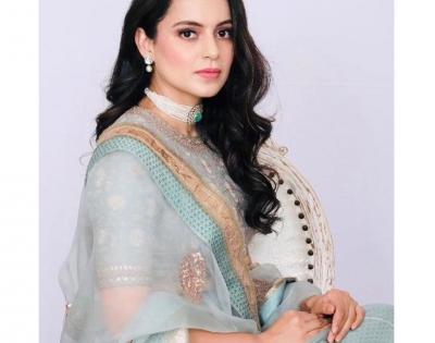 Kangana asks Hrithik Roshan to stop crying over a 'little affair' | Kangana asks Hrithik Roshan to stop crying over a 'little affair' Kangana asks Hrithik Roshan to stop crying over a 'little affair' | Kangana asks Hrithik Roshan to stop crying over a 'little affair'
